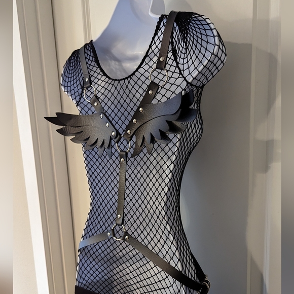 Winged Harness One Size upto 40in Waist main image 6
